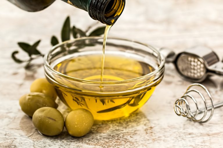 Olivový olej je patří mezi nejzdravější tuky